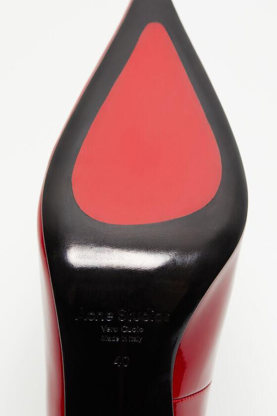 Leather heel pump Product Image