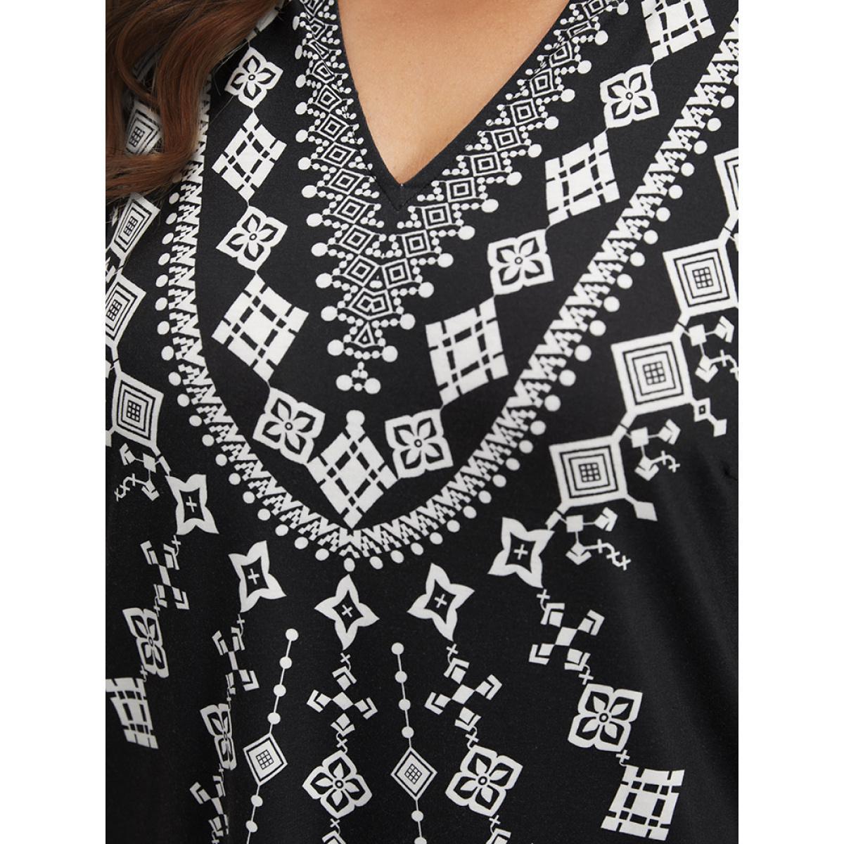 Plus Size Bandana Print V Neck Pocket Midi Dress Black Women Vacation Plain V-neck Elbow-length sleeve Curvy Midi Dress BloomChic 30/6X Product Image