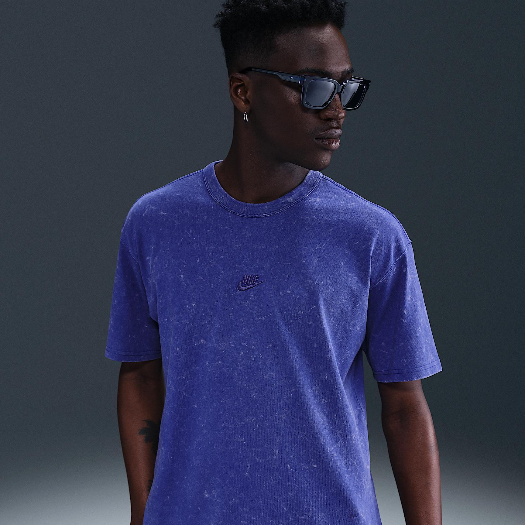 Nike Sportswear Premium Essentials Men's Max90 T-Shirt Product Image