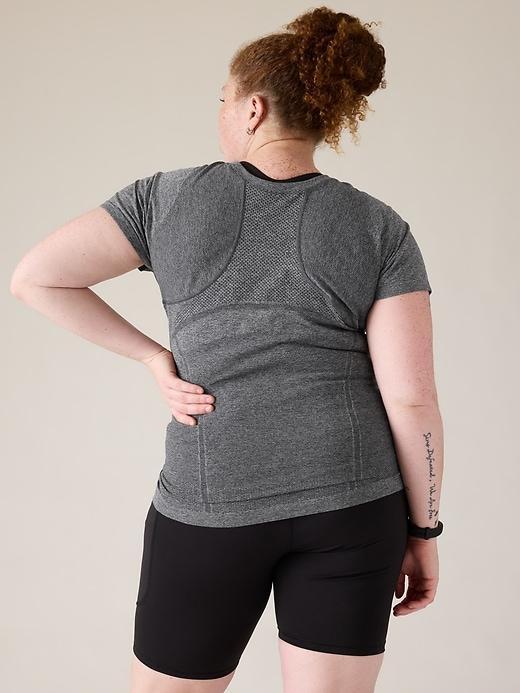 Momentum Seamless Heather Tee Product Image