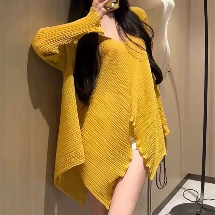 Long-Sleeve V-Neck Plain Ribbed Knit Top Product Image