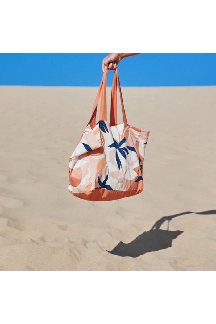 EVERYDAY TOTE BAG Product Image