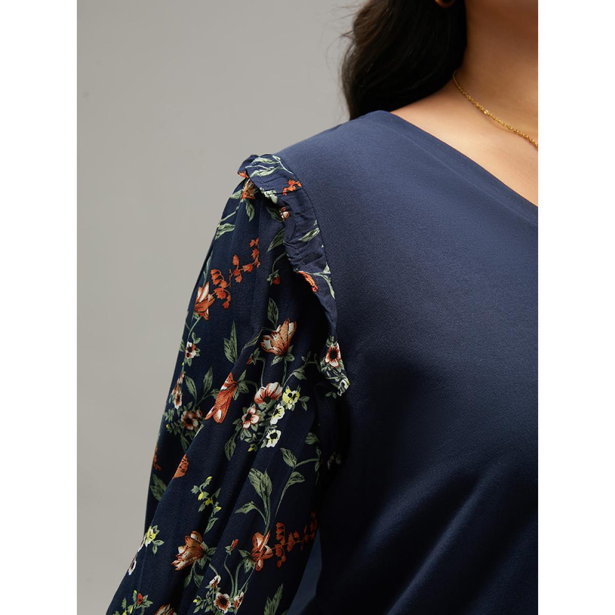 Plus Size Plants Print Patchwork Shirred Frill Trim T-shirt Navy Women Elegant Patchwork Ditsy Floral V-neck Dailywear T-shirts BloomChic 30/6X Product Image