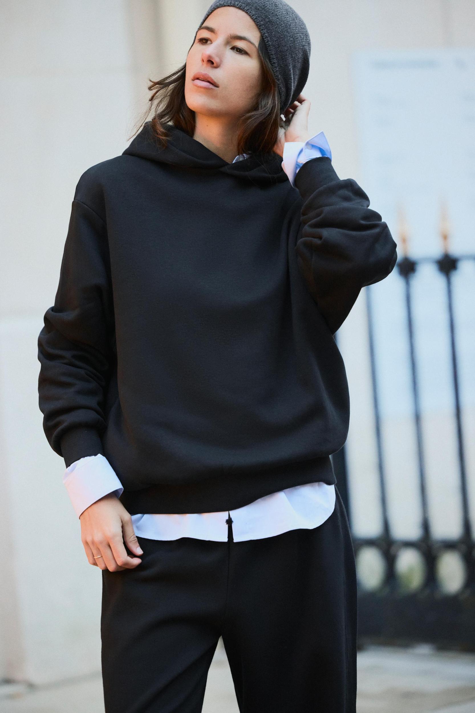 POCKETED HOODIE SWEATSHIRT Product Image