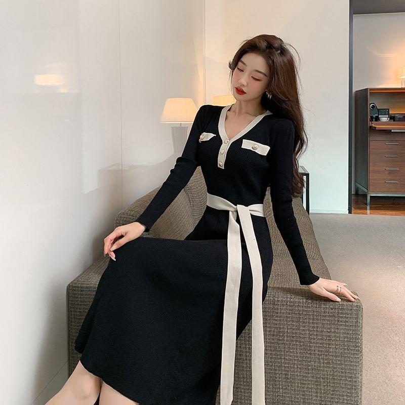 Long-Sleeve V-Neck Two Tone Sashed Midi A-Line Knit Dress Product Image