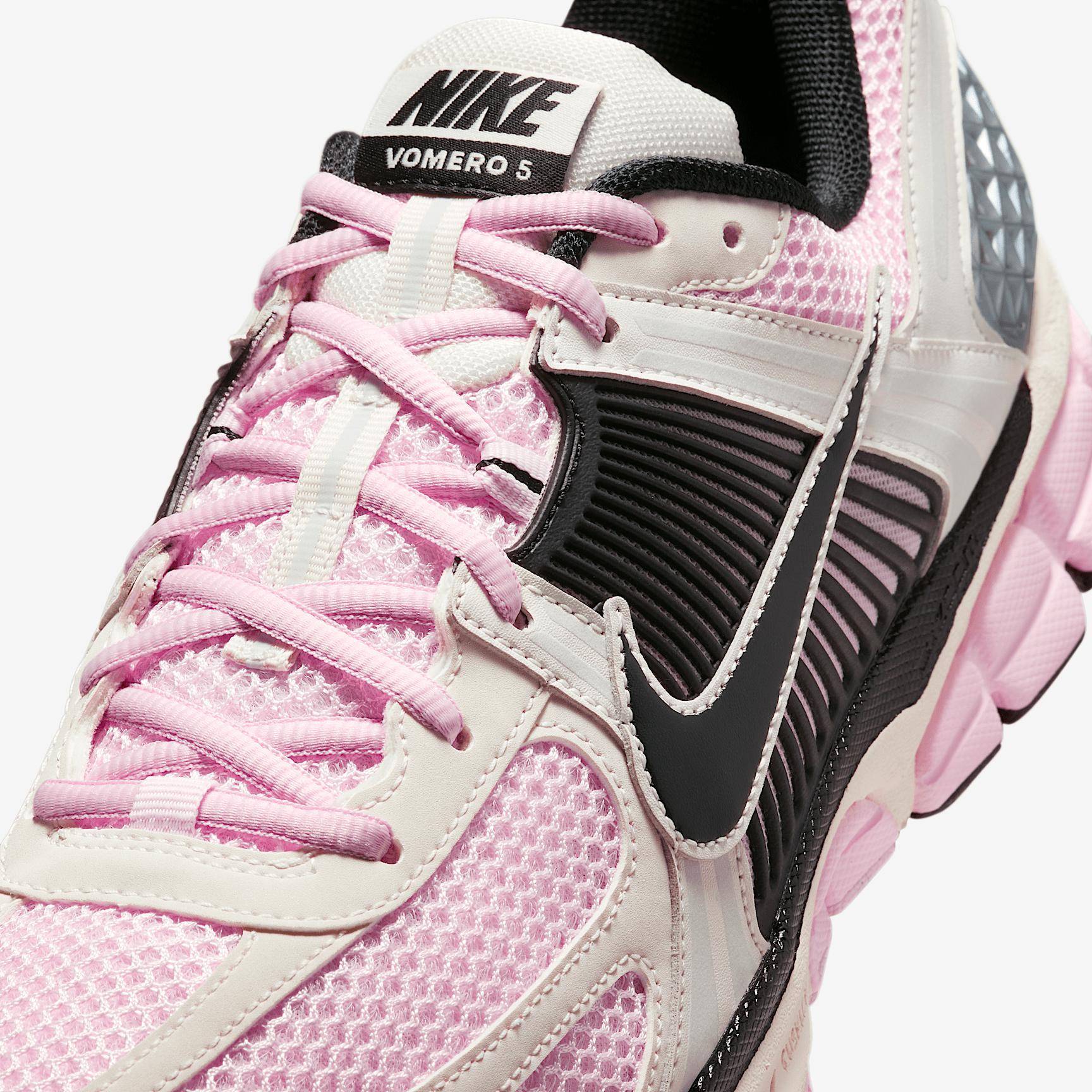 Nike Men's Zoom Vomero 5 Shoes Product Image