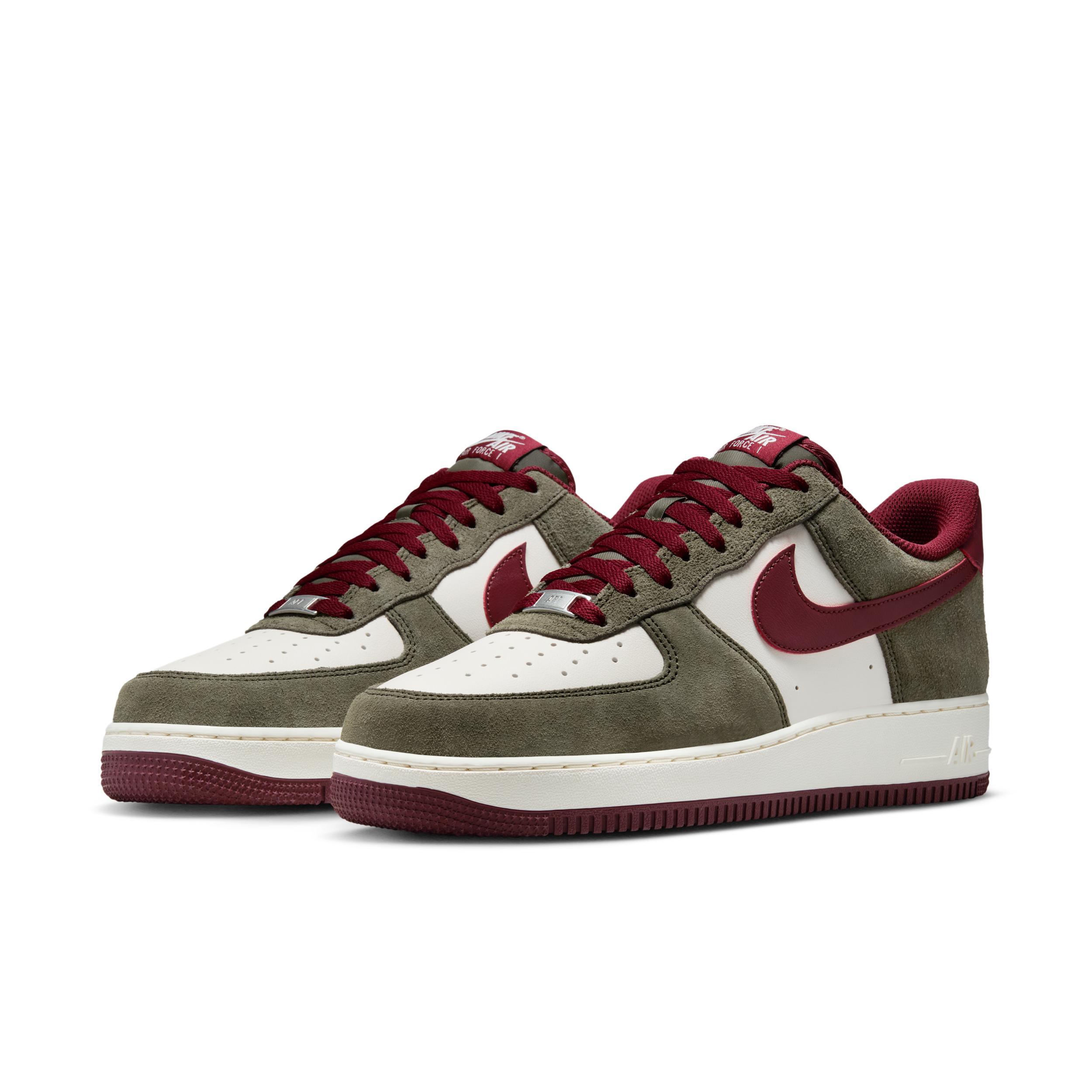 Nike Men's Air Force 1 '07 LV Shoes Product Image