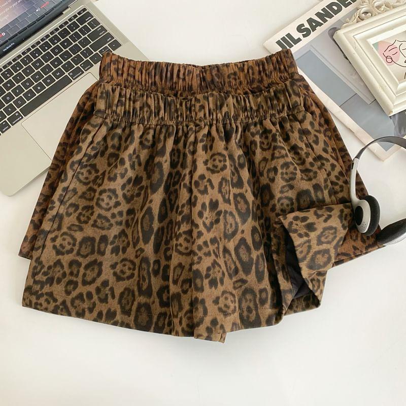 Elastic Waist Leopard Print Faux Suede Wide Leg Shorts Product Image