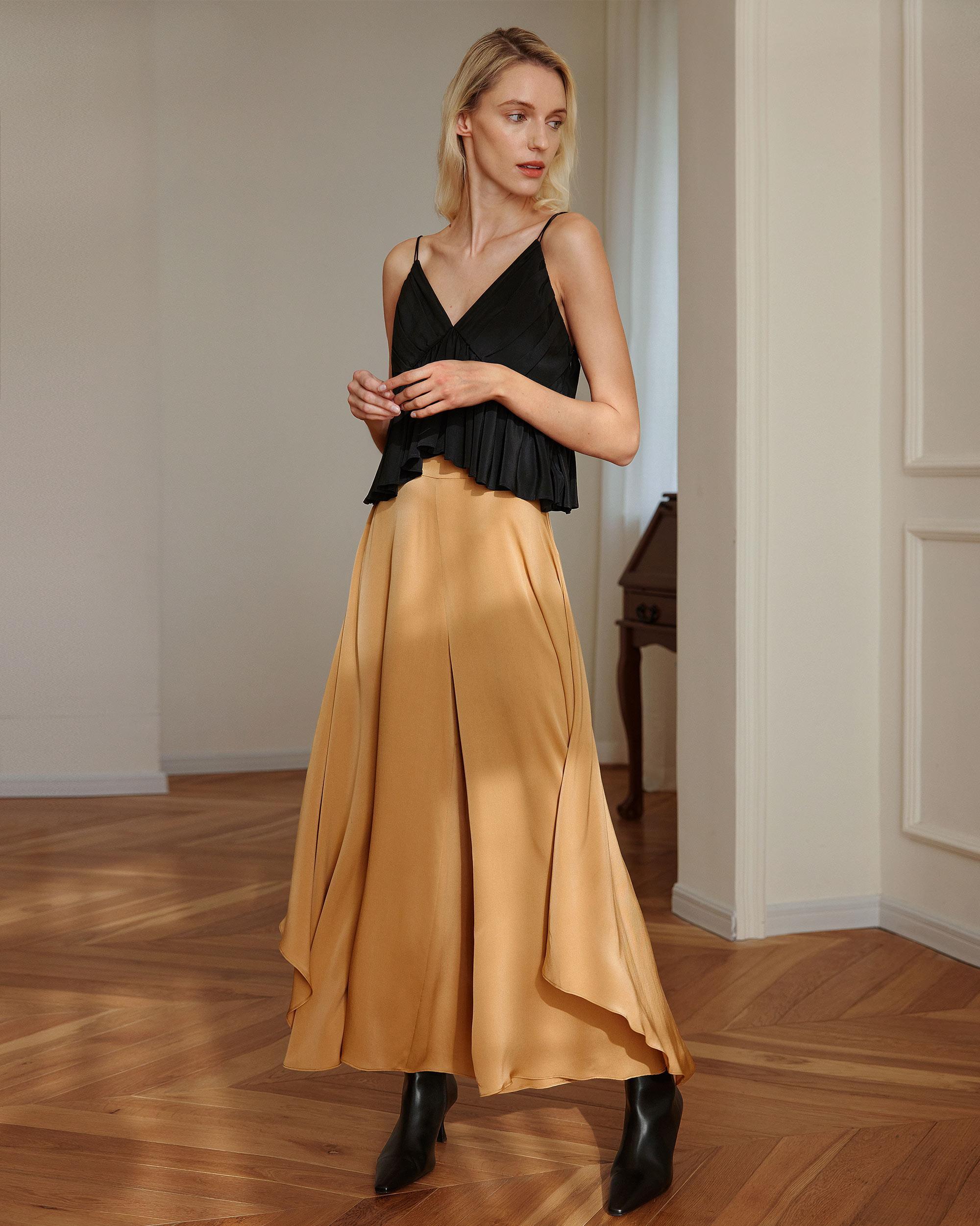 Wide-Legged Silk Fig Pants Product Image