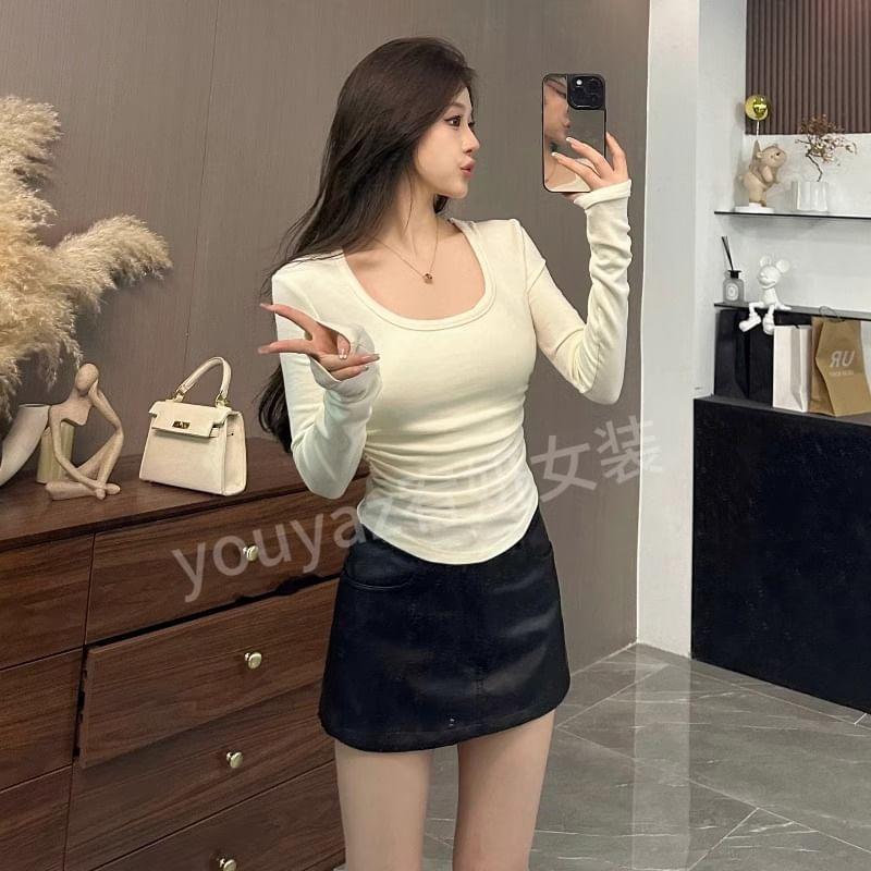 Long Sleeve Crew Neck Plain Ruched Tee Product Image