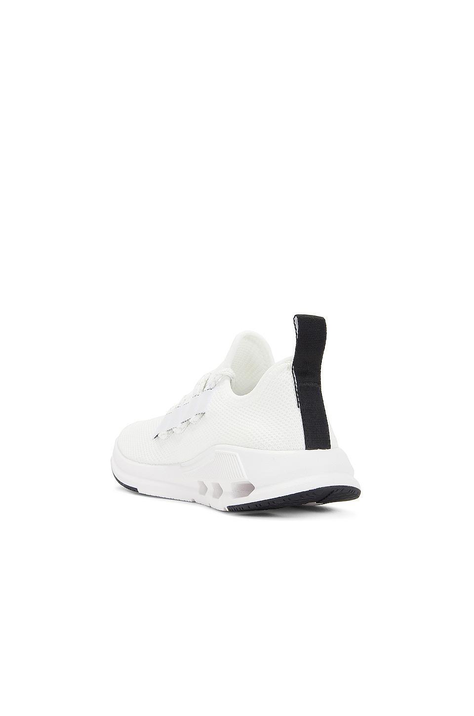 Cloudeasy Sneaker On Product Image