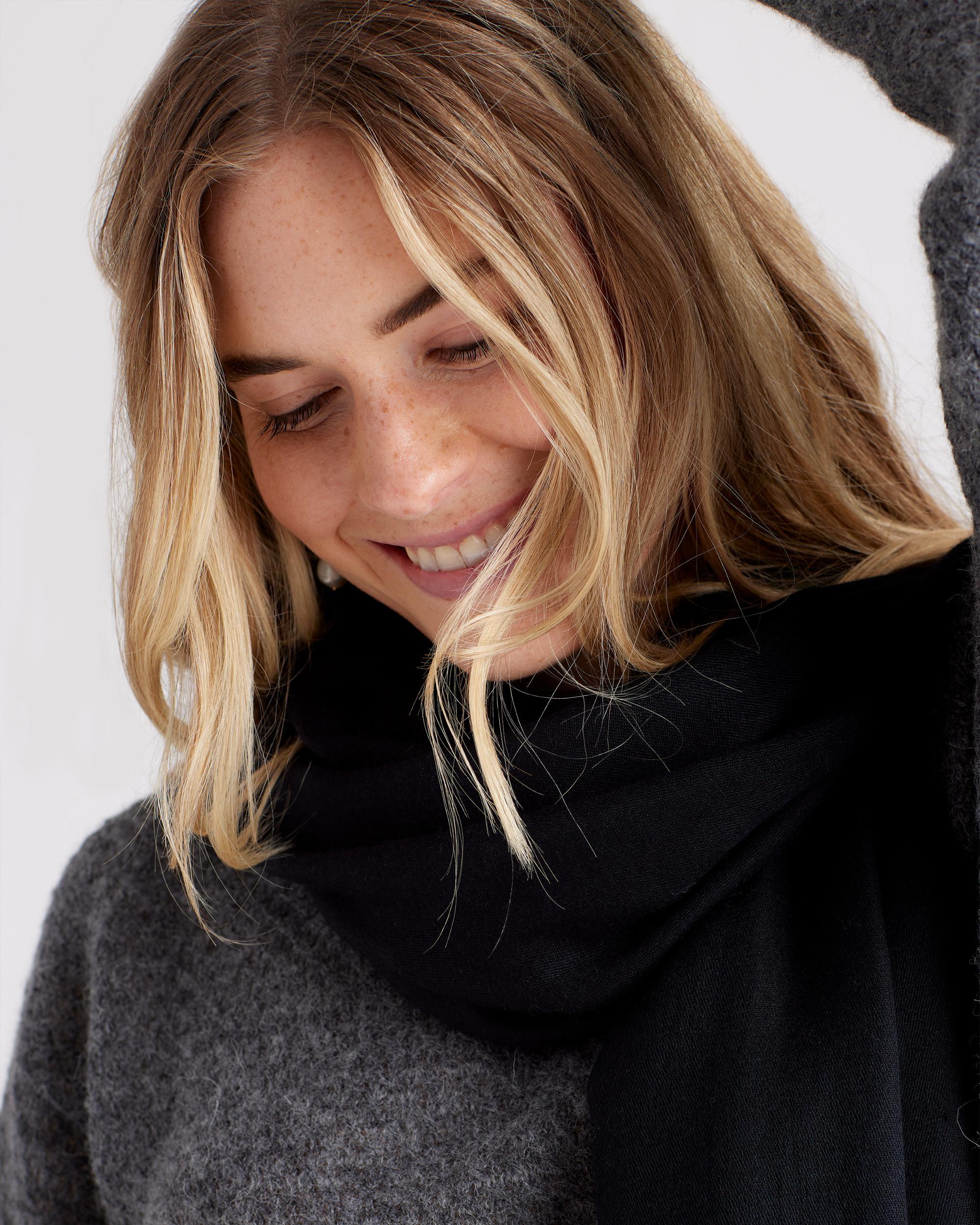 Quince | Women's Featherweight Cashmere Silk Frayed Edge Scarf Product Image