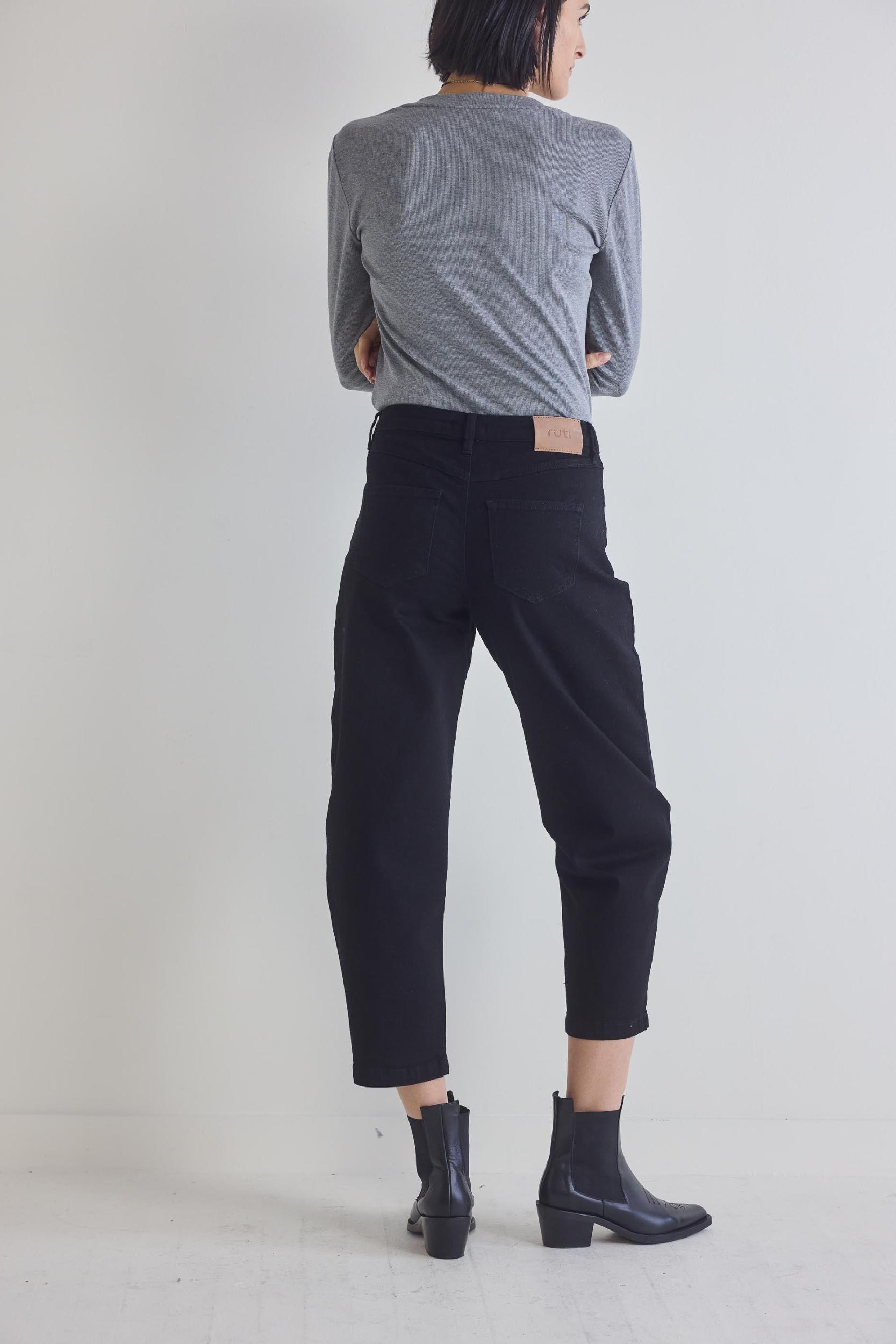 The Ribbed Long Sleeve V-Neck Product Image