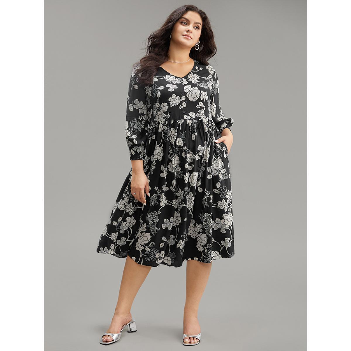 Plus Size Supersoft Essentials Silhouette Floral Print Pocket Dress BlackFlower Women Resort Gathered V-neck Elbow-length sleeve Curvy Midi Dress BloomChic 18-20/2X Product Image
