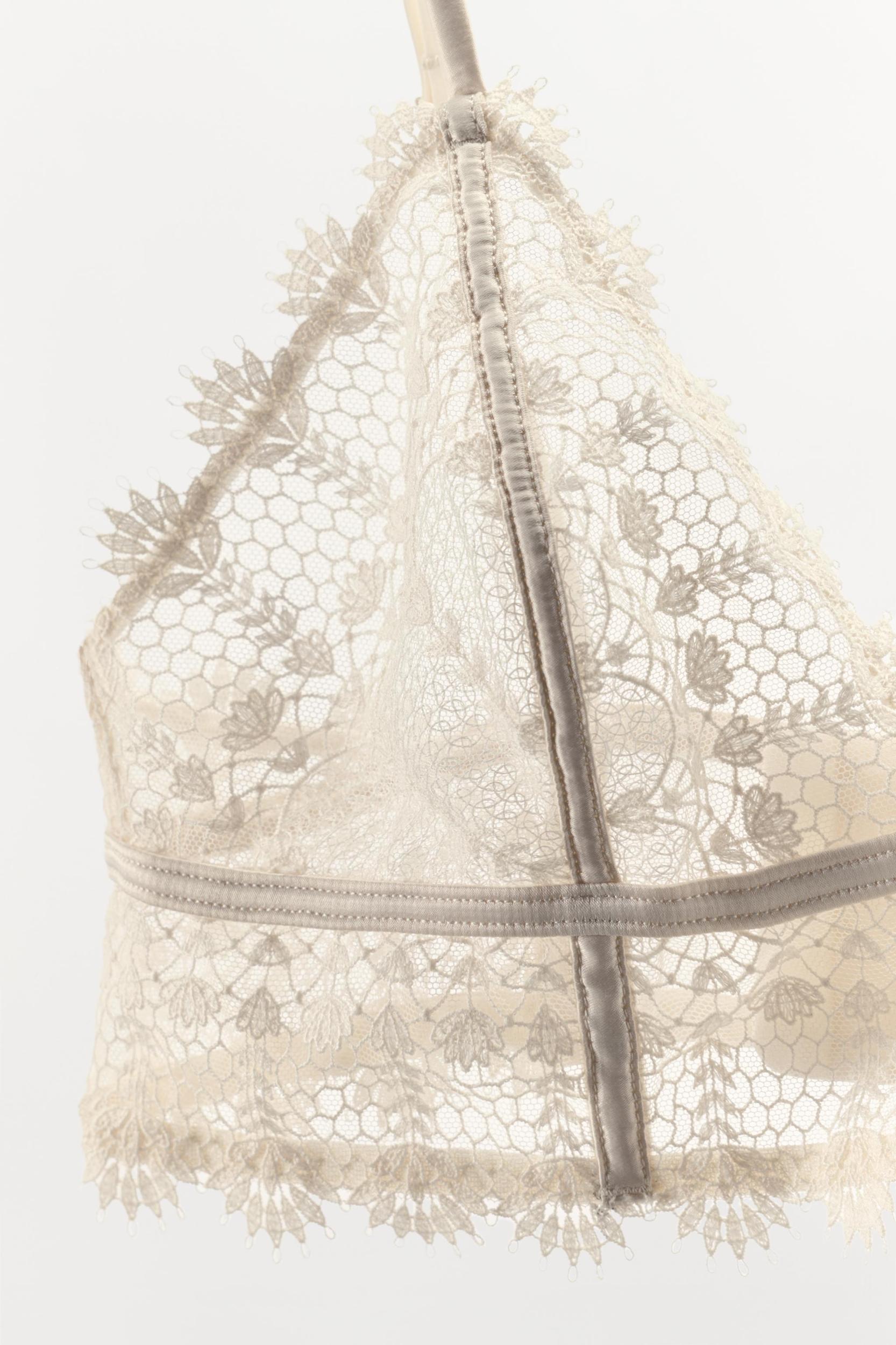 GUIPURE LACE TRIM TRIANGLE BRALETTE Product Image