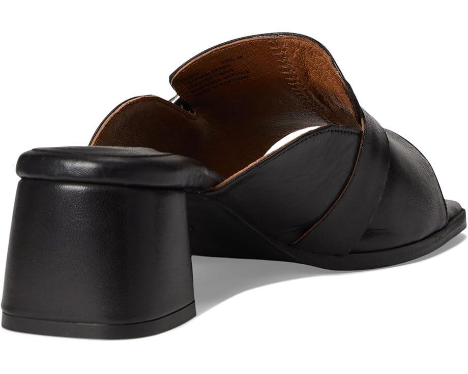 Everly Buckle Slide Product Image
