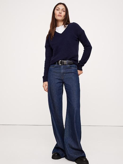 Lightweight Cashmere V-Neck Sweater Product Image