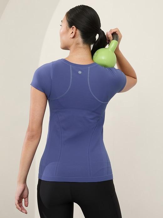 Momentum Seamless Tee Product Image