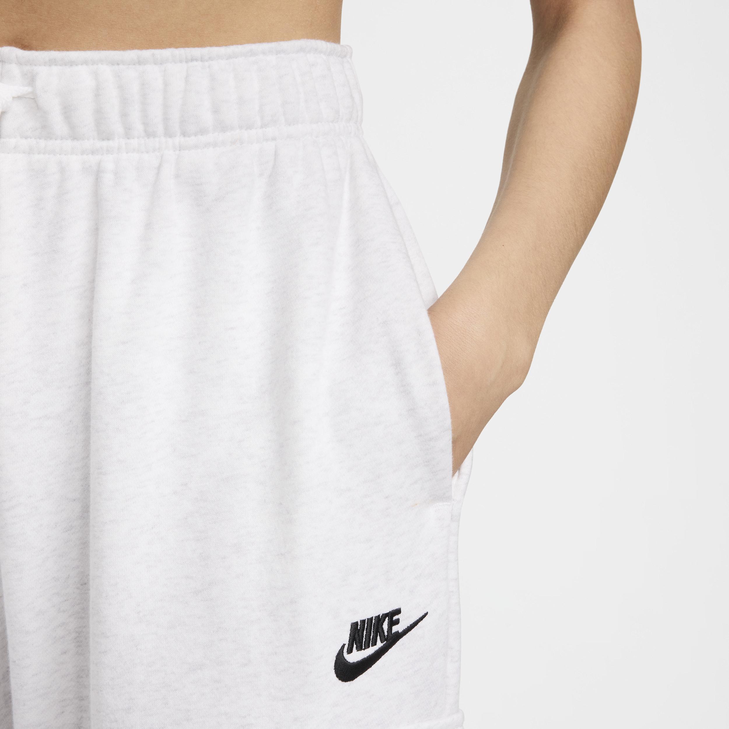 Nike Sportswear Club Fleece Women's Mid-Rise Oversized Cargo Sweatpants Product Image