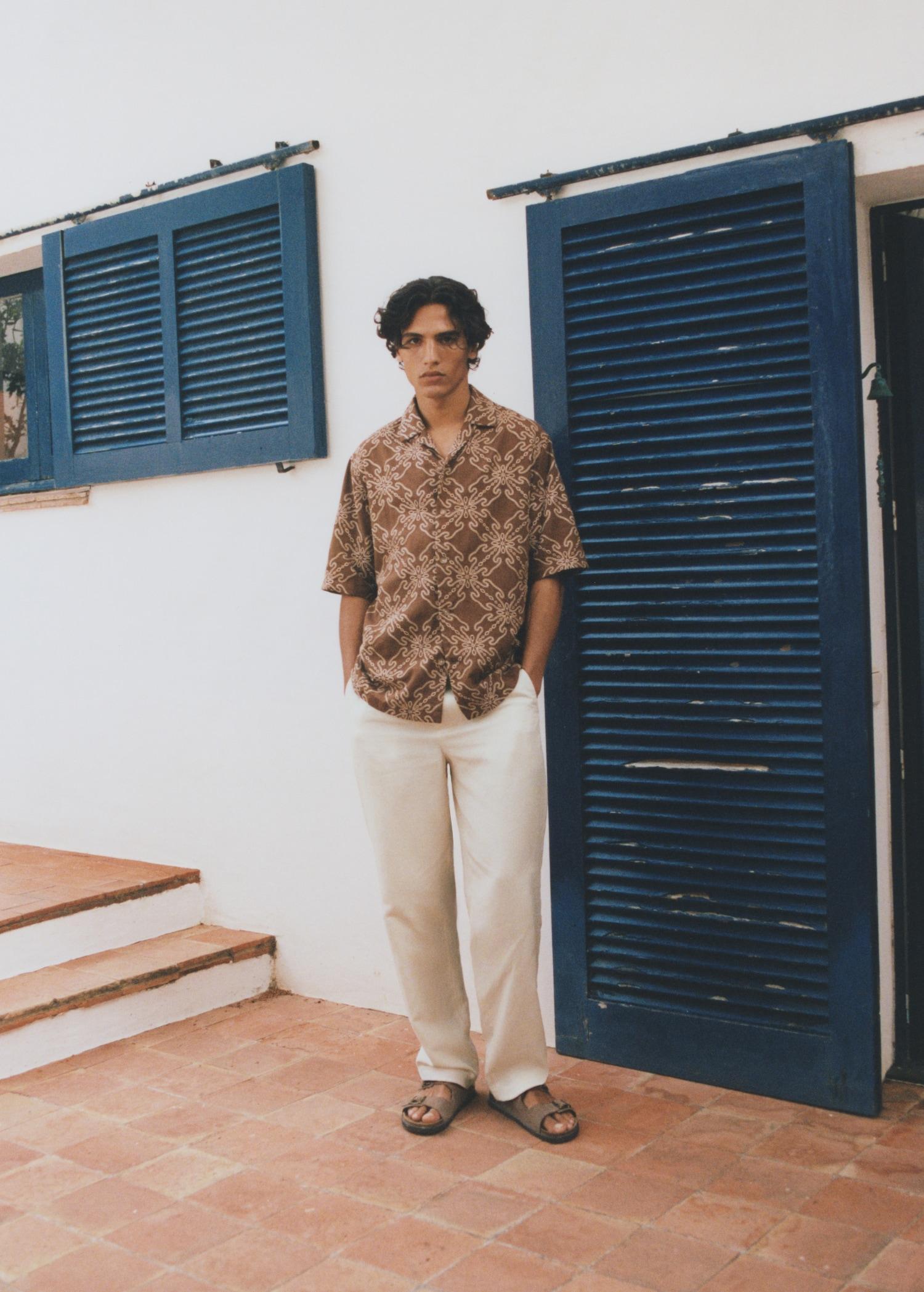 Short-sleeved embroidered shirt - Men | MANGO USA Product Image