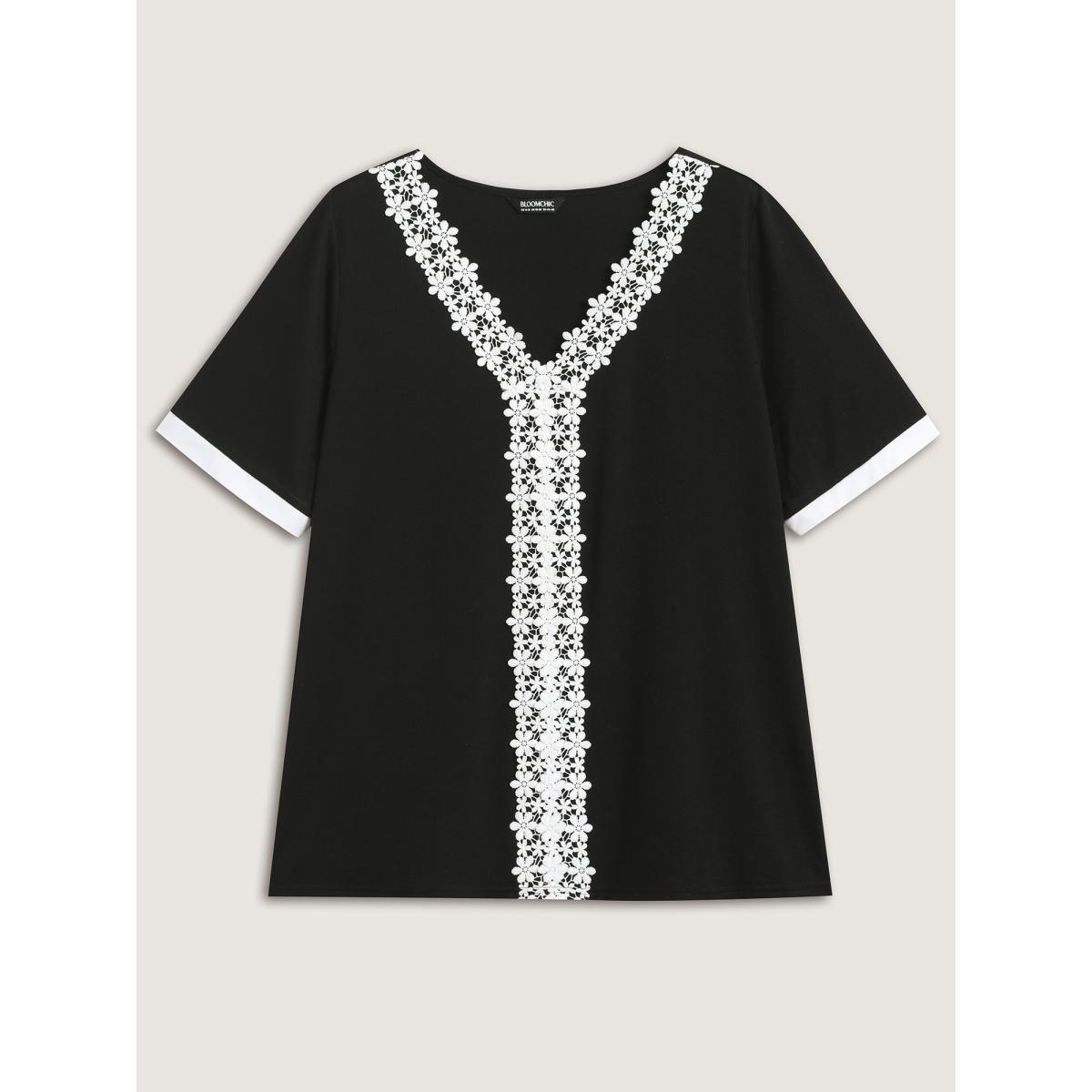Plus Size Stretchy Floral Lace Color Contrast T-Shirt Black Women Woven ribbon&lace trim V-neck Everyday-Elegant T-shirts BloomChic 26/4X Product Image