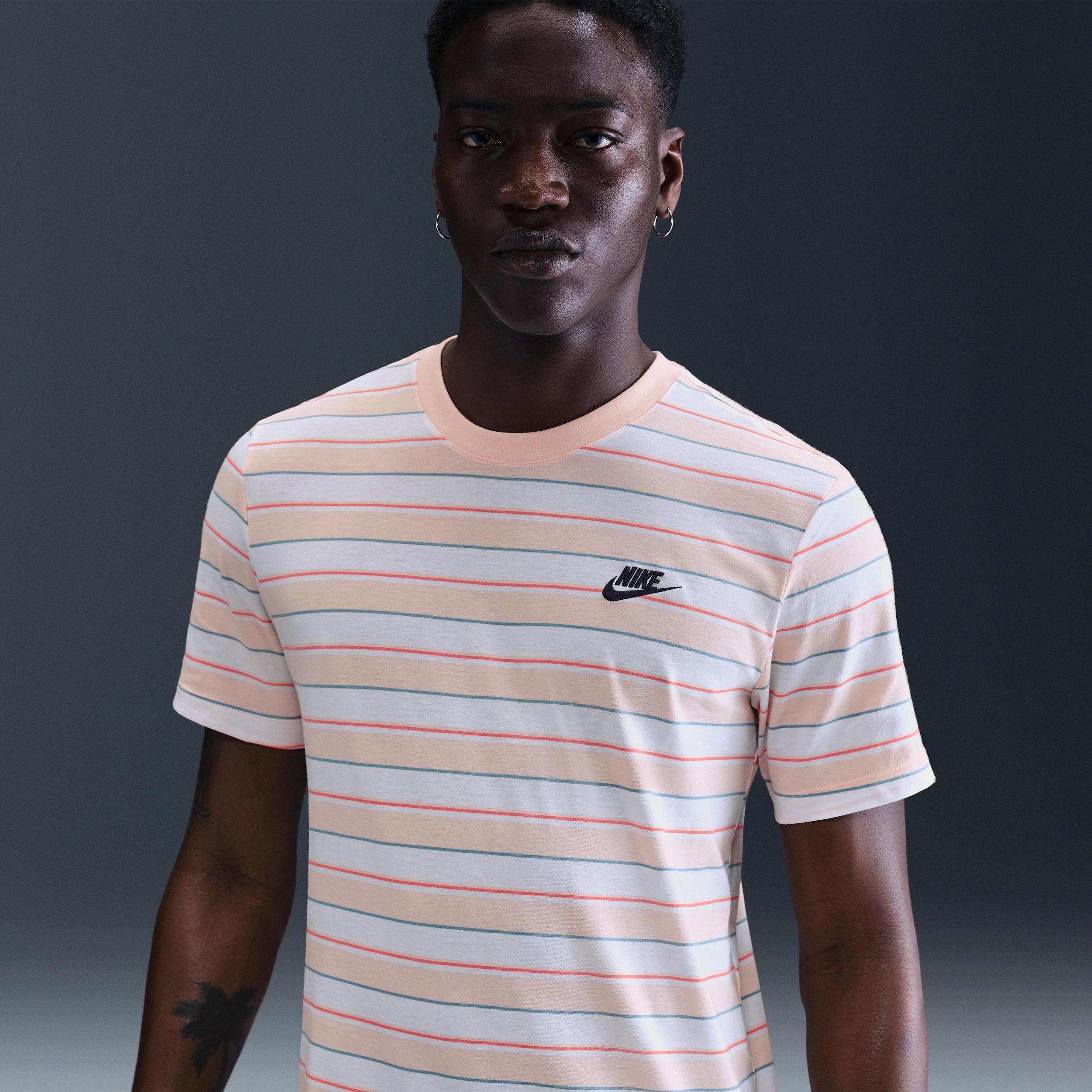 Nike Club Men's T-Shirt Product Image
