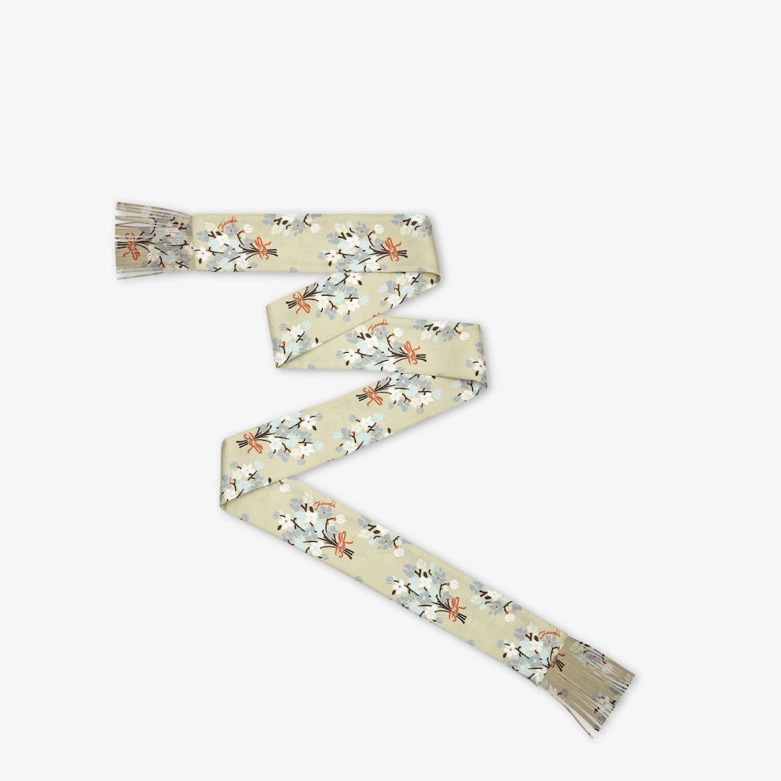 WrappyGreen silk scarf with fringes Product Image