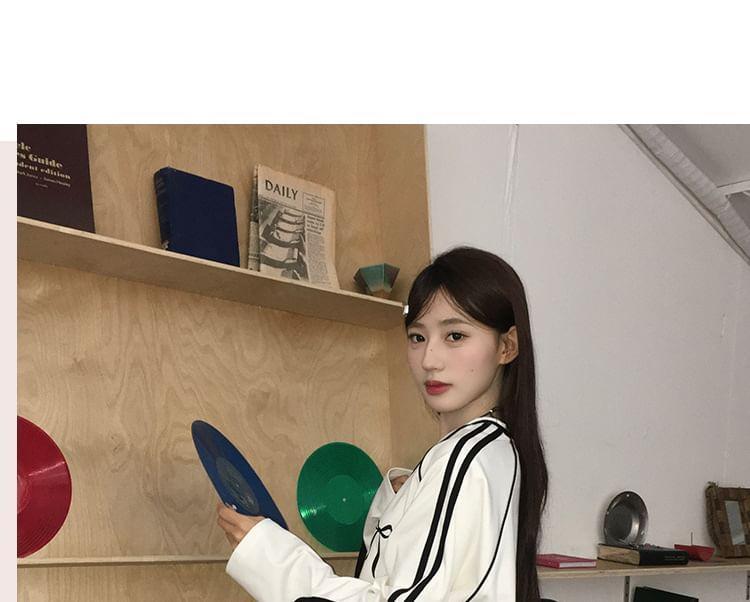Long Sleeve V-Neck Bow Print Striped Bow Accent Loose-Fit Sweatshirt Product Image