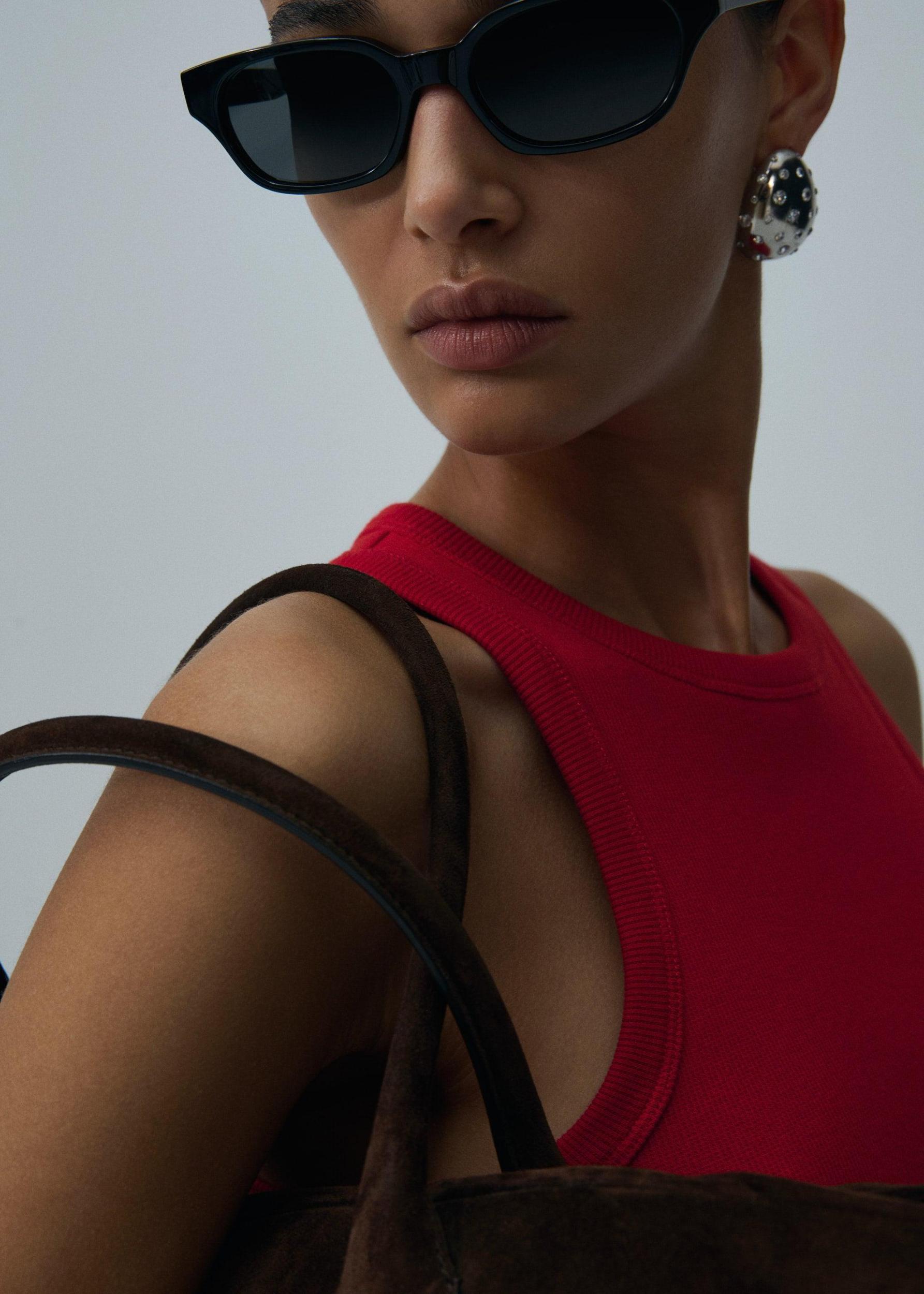Knotted tank top in red Product Image