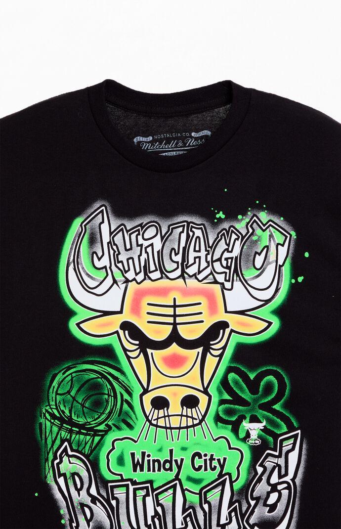 Mitchell & Ness Men's Spraypaint Chicago Bulls T-Shirt Product Image