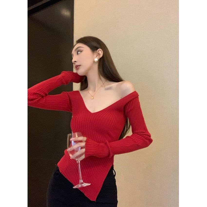 Long-Sleeve Off-Shoulder Plain Asymmetrical Slim Fit Crop Knit Top Product Image
