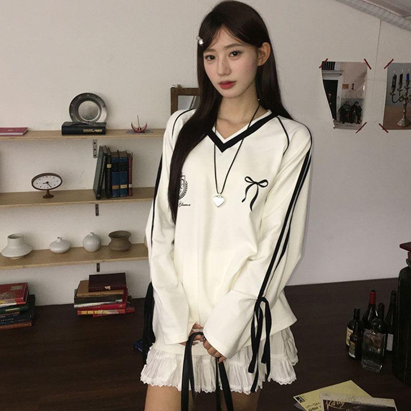 Long Sleeve V-Neck Bow Print Striped Bow Accent Loose-Fit Sweatshirt Product Image