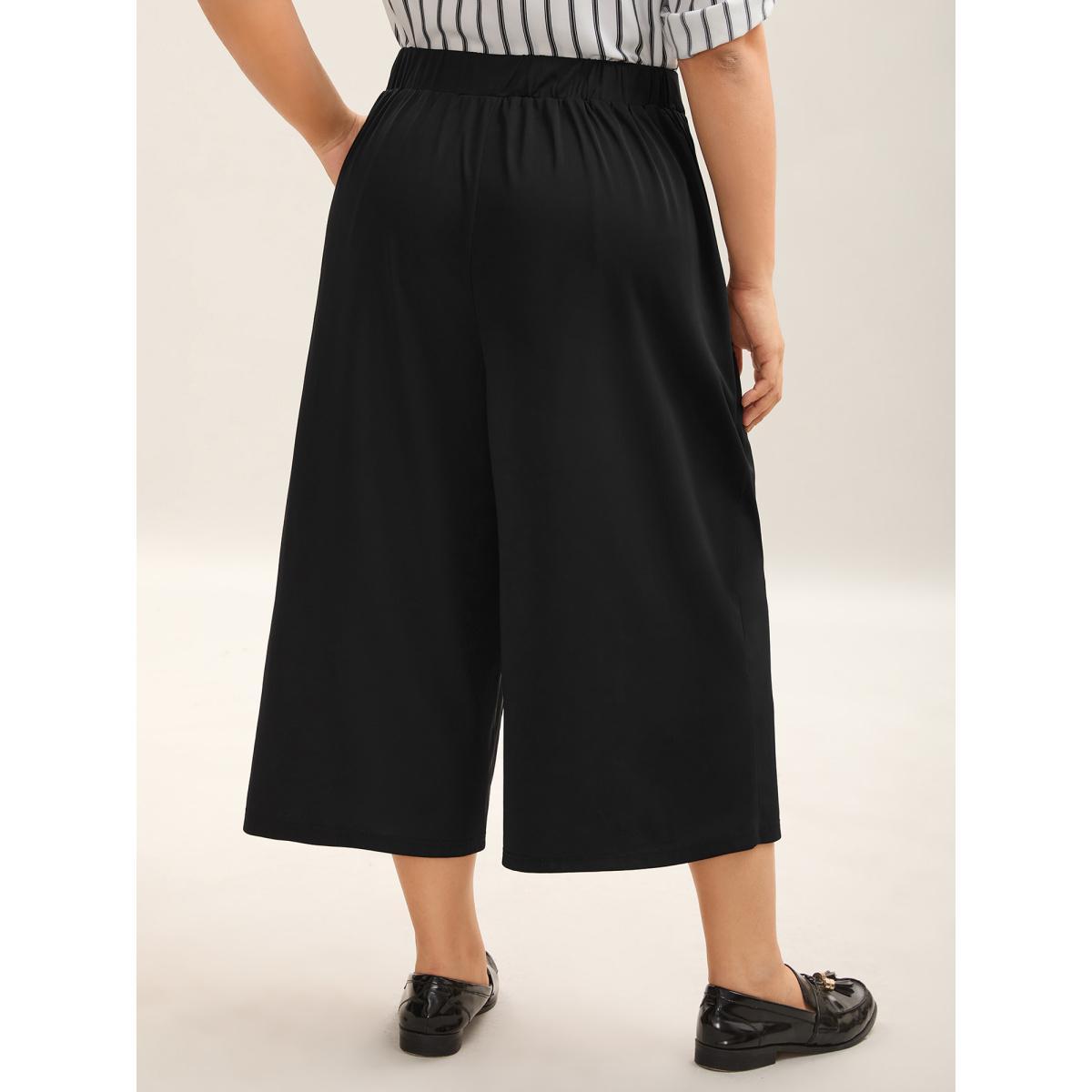 Plus Size Stretchy Pleated Pockets Wide-Leg Pants Women Black At the Office Wide Leg Mid Rise Work Pants BloomChic 18-20/2X Product Image