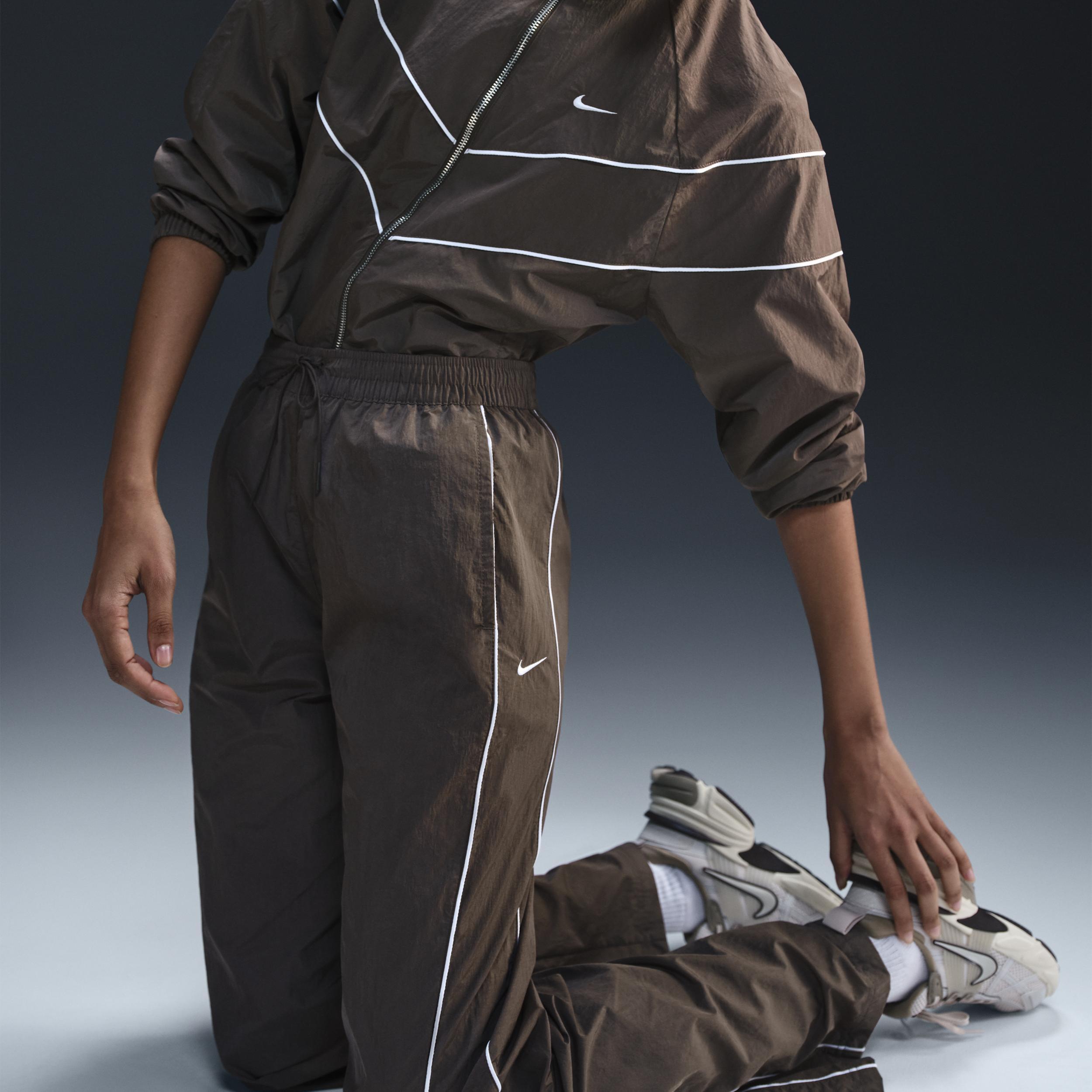 Nike Women's Windrunner High-Waisted Woven Open-Hem Pants Product Image