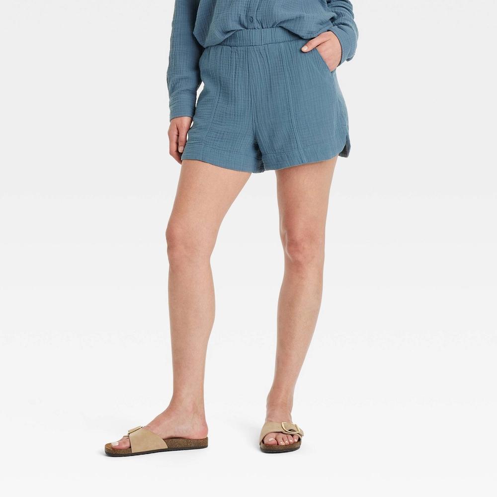 Women's High-Rise Pull-On Shorts - Universal Thread™ Product Image