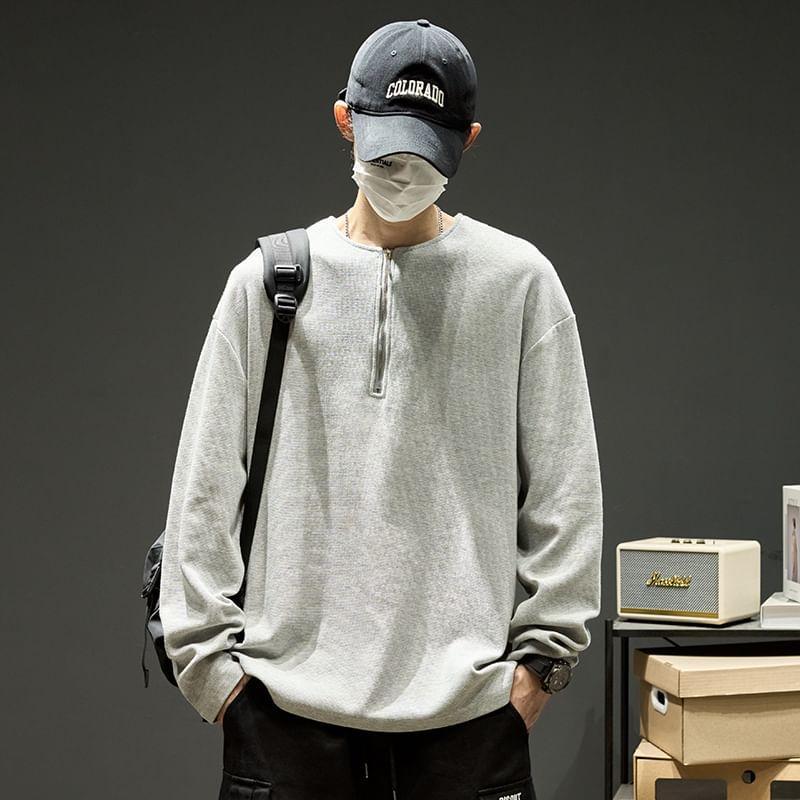 Long-Sleeve Crew Neck Plain Half-Zip T-Shirt Product Image