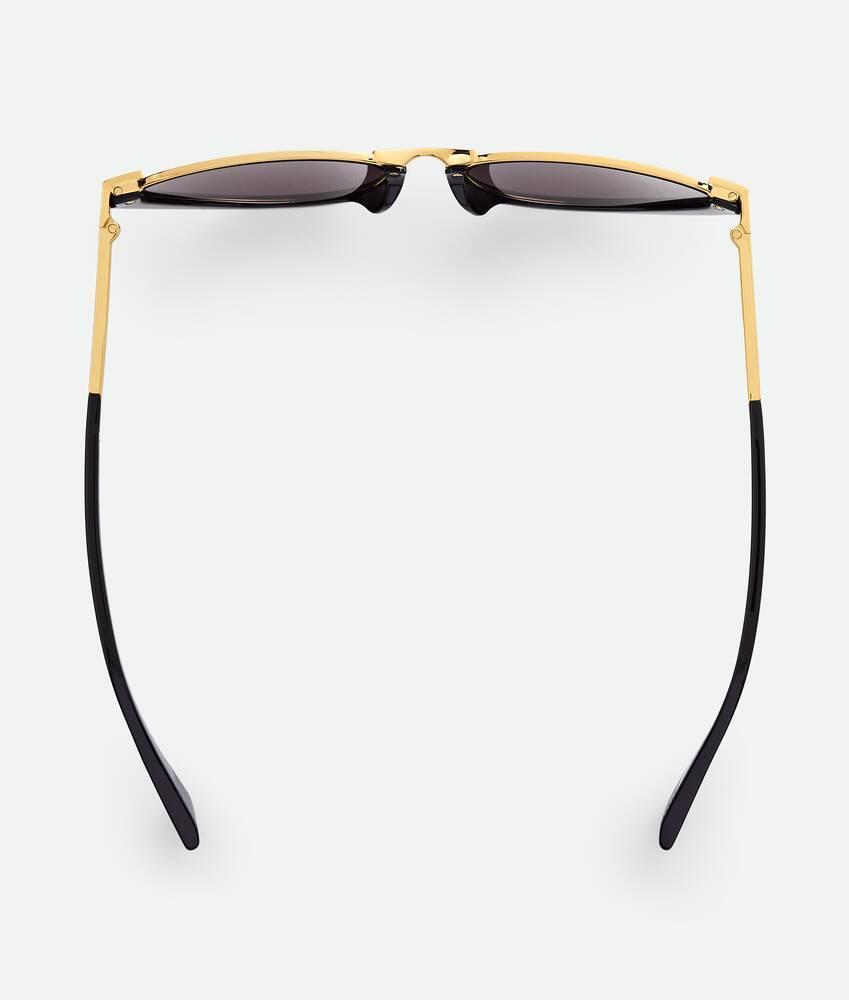 Classic Cat Eye Sunglasses in Black/grey Product Image