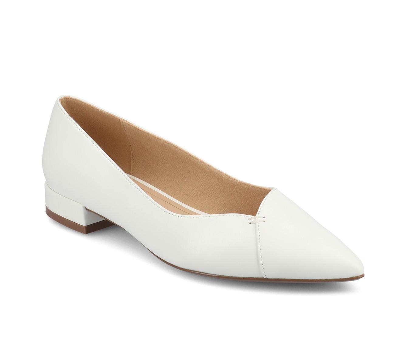 Women's Journee Collection Carmin Flats Product Image