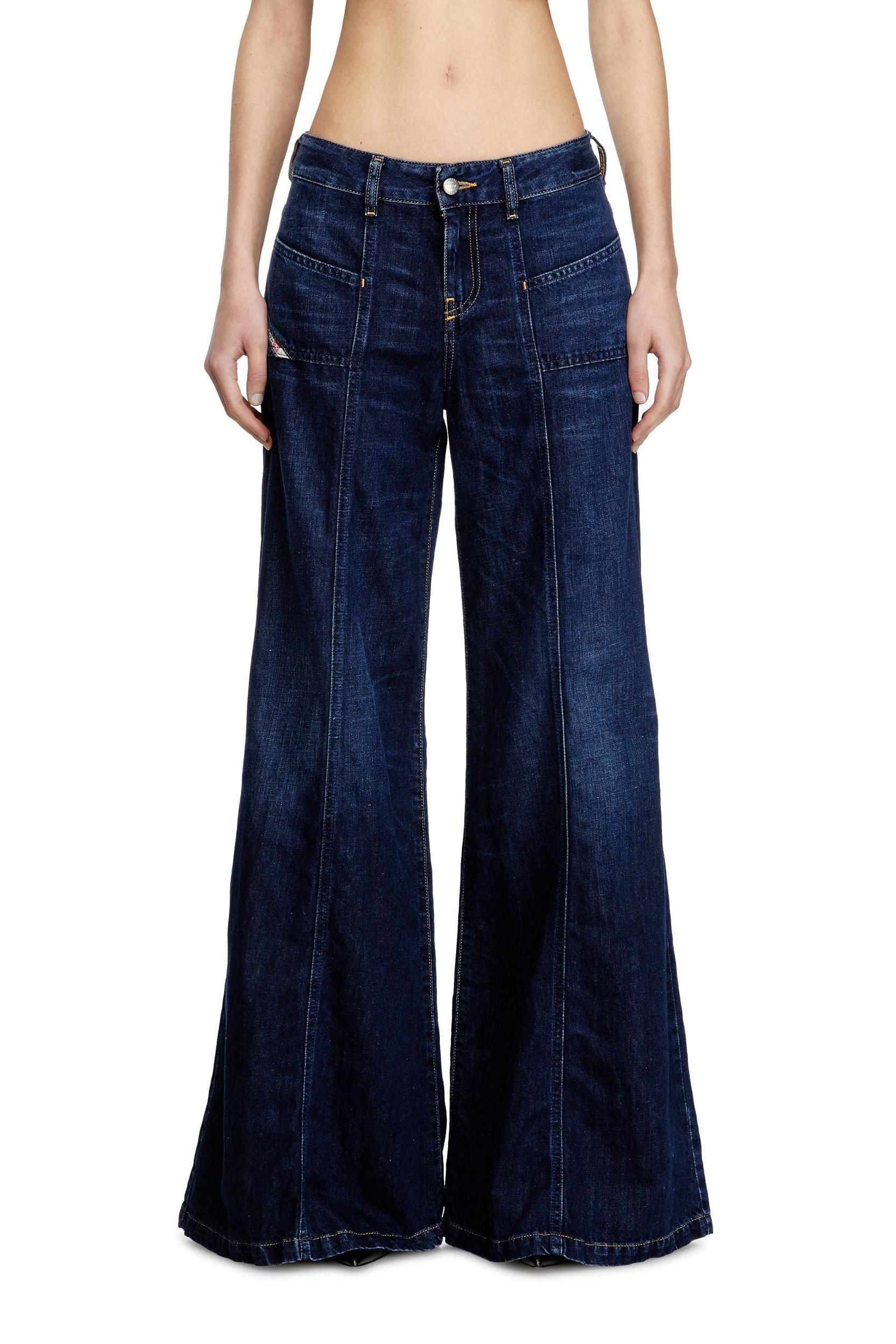 Flare Jeans D-Akii 068RA Product Image