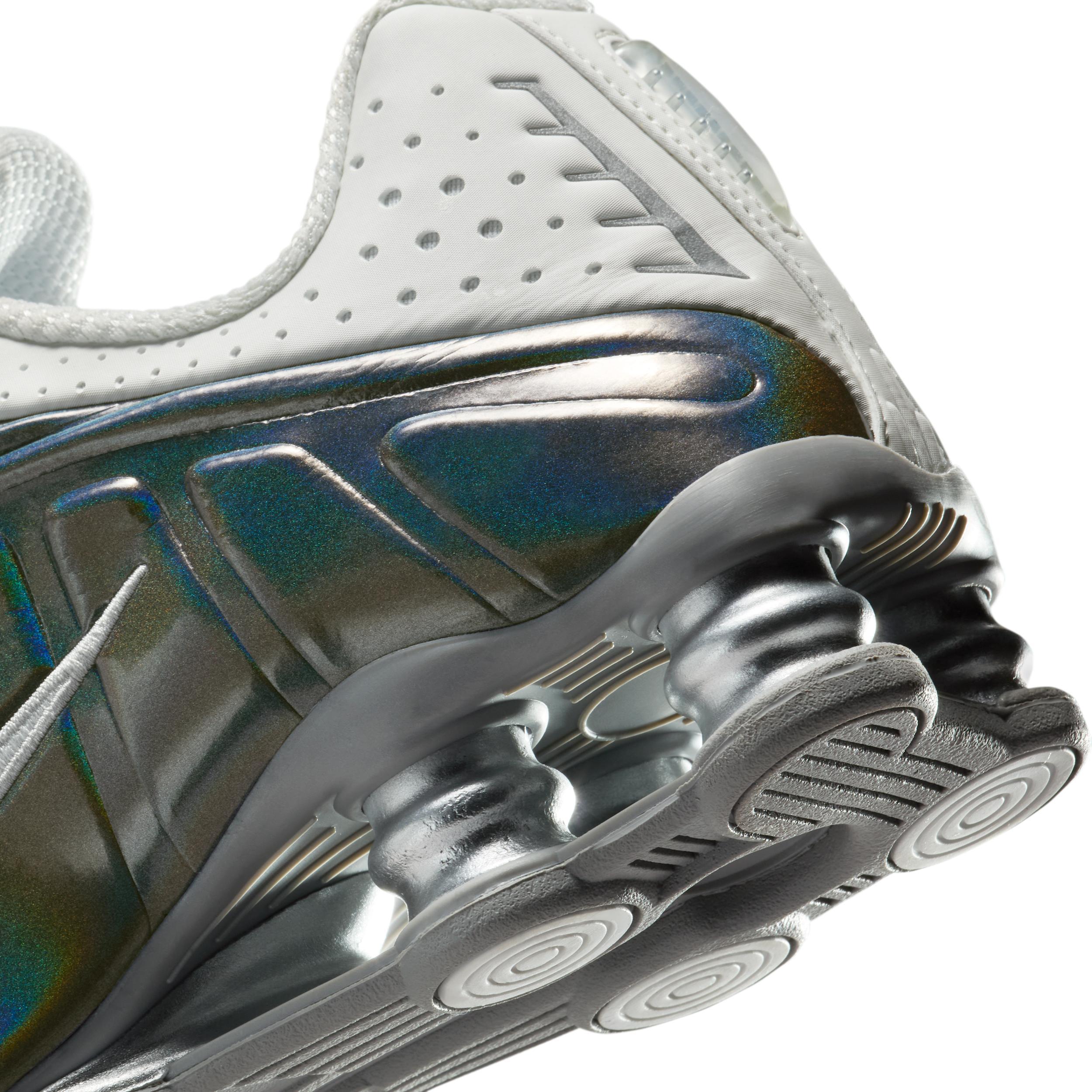 Nike Women's Shox R4 Shoes Product Image