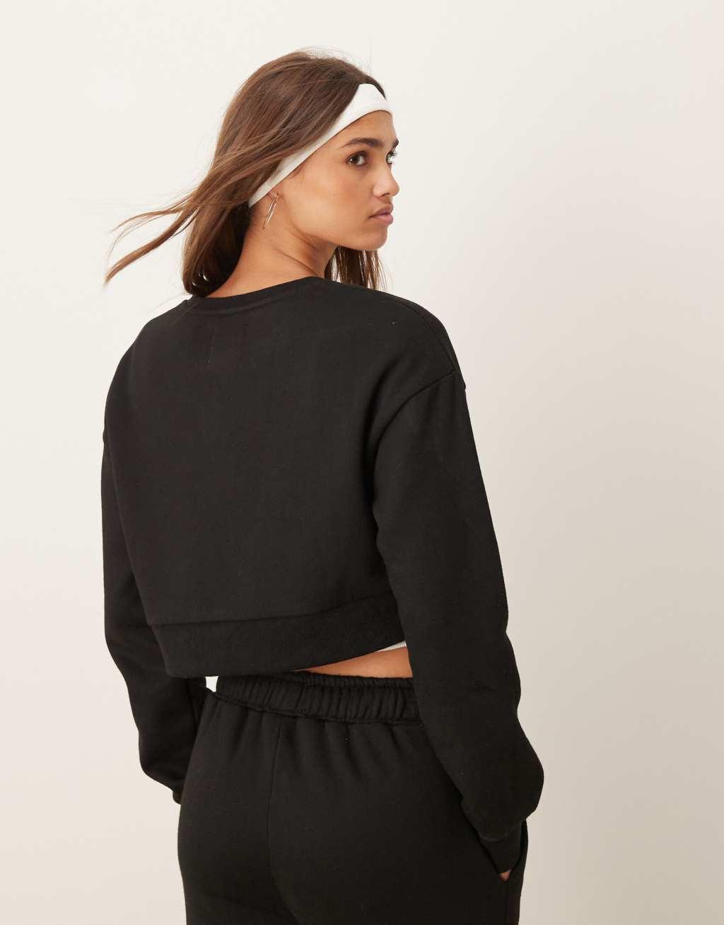 Urban Threads lounge cropped sweatshirt in black Product Image