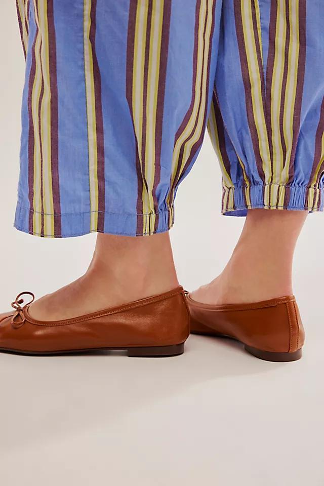 Arissa Flats Product Image
