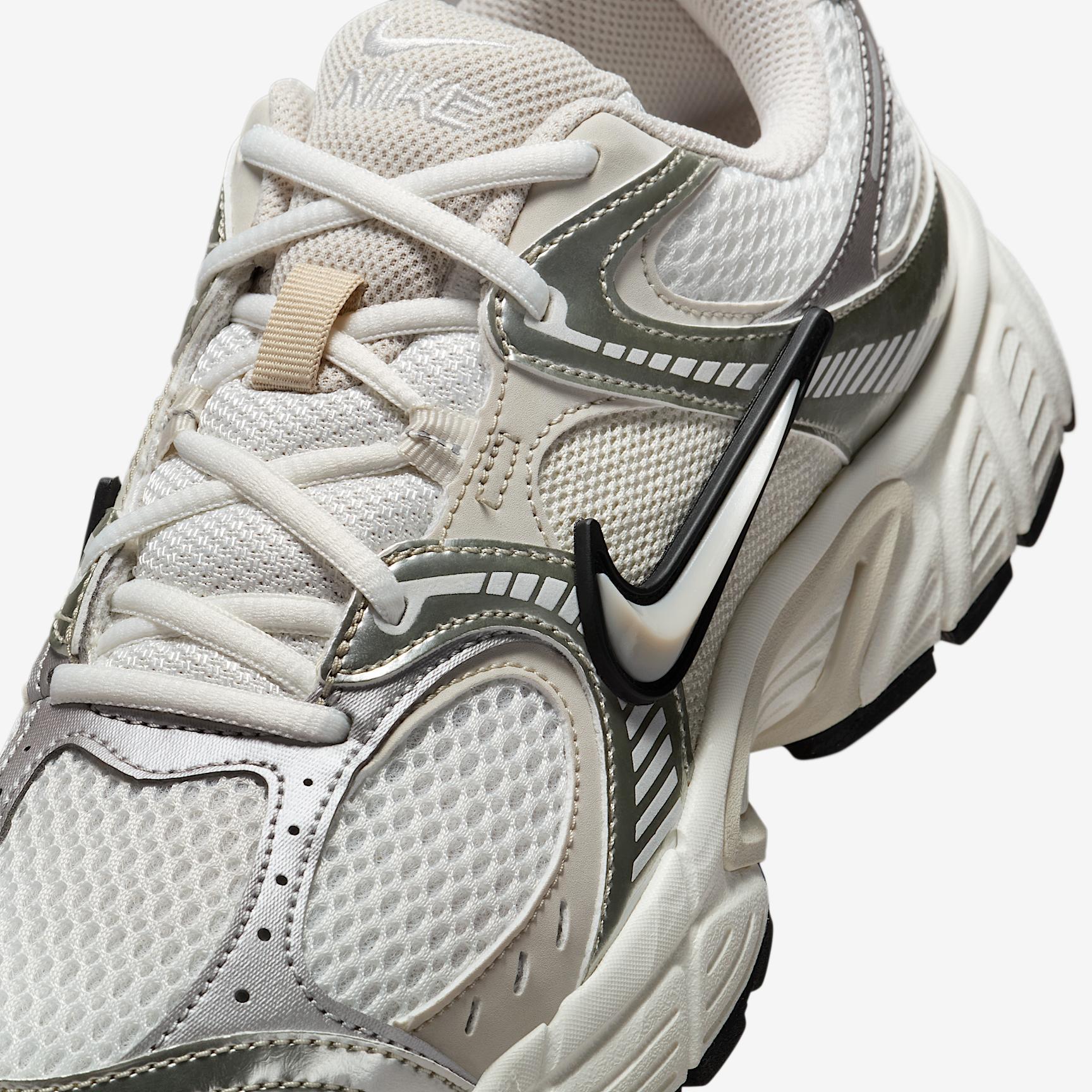 Nike Womens V5 RNR Casual Shoes in Summit White/Sail/Black Product Image