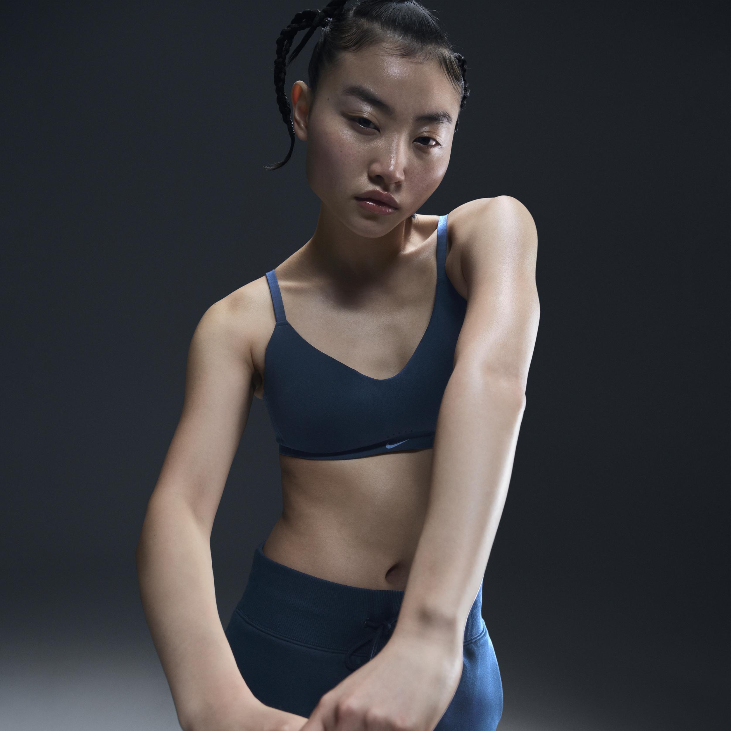Nike Women's Alate Minimalist Light-Support Padded Convertible Sports Bra Product Image