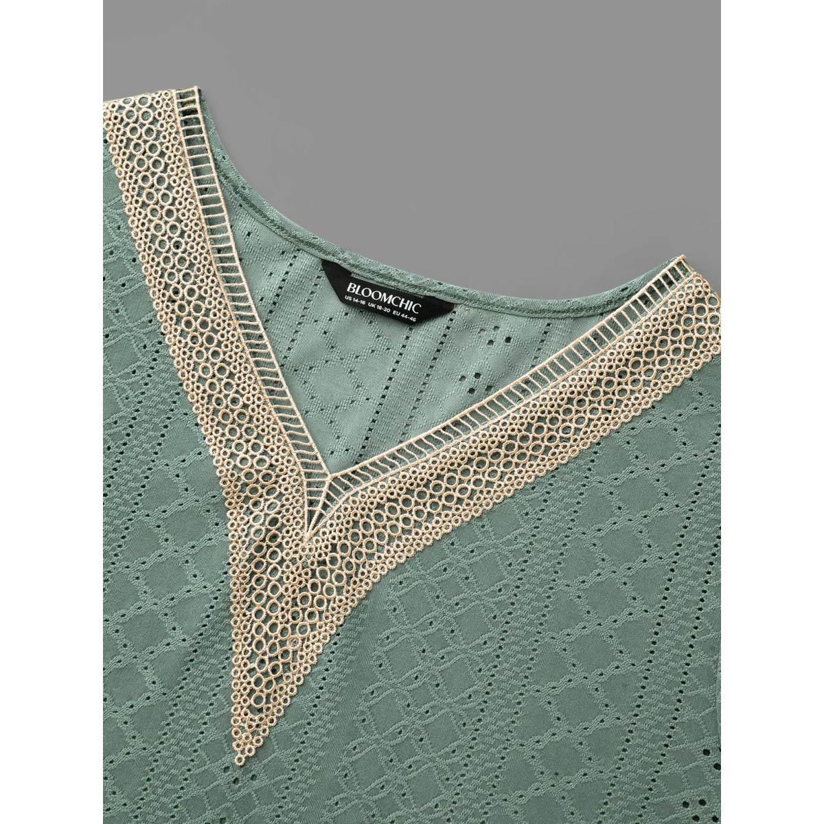Plus Size Woven Ribbon Patchwork Contrast T-shirt Greenbean Women Casual Woven ribbon&lace trim V-neck Everyday T-shirts BloomChic 26/4X Product Image