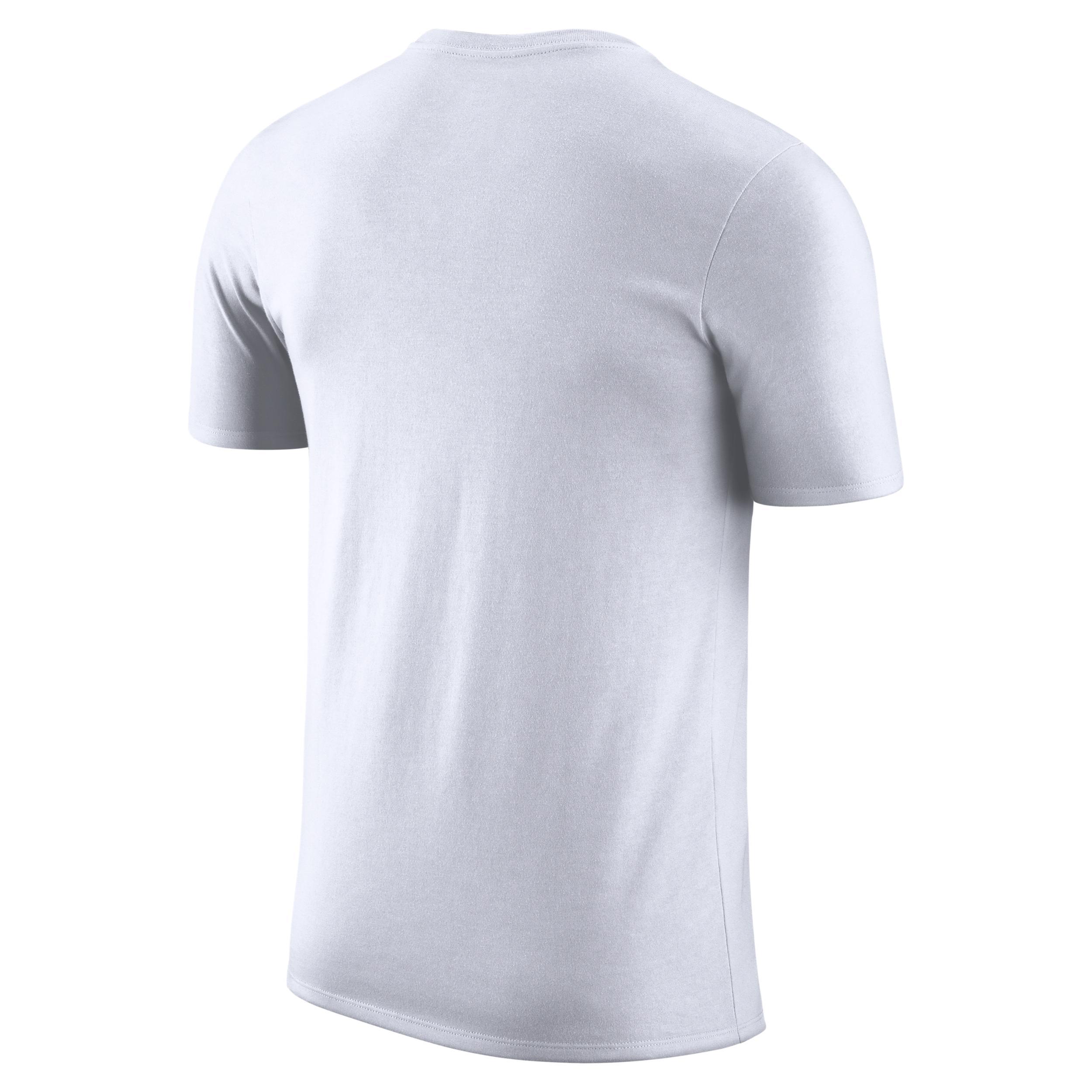 Chicago Bulls Essential Nike Men's NBA T-Shirt Product Image
