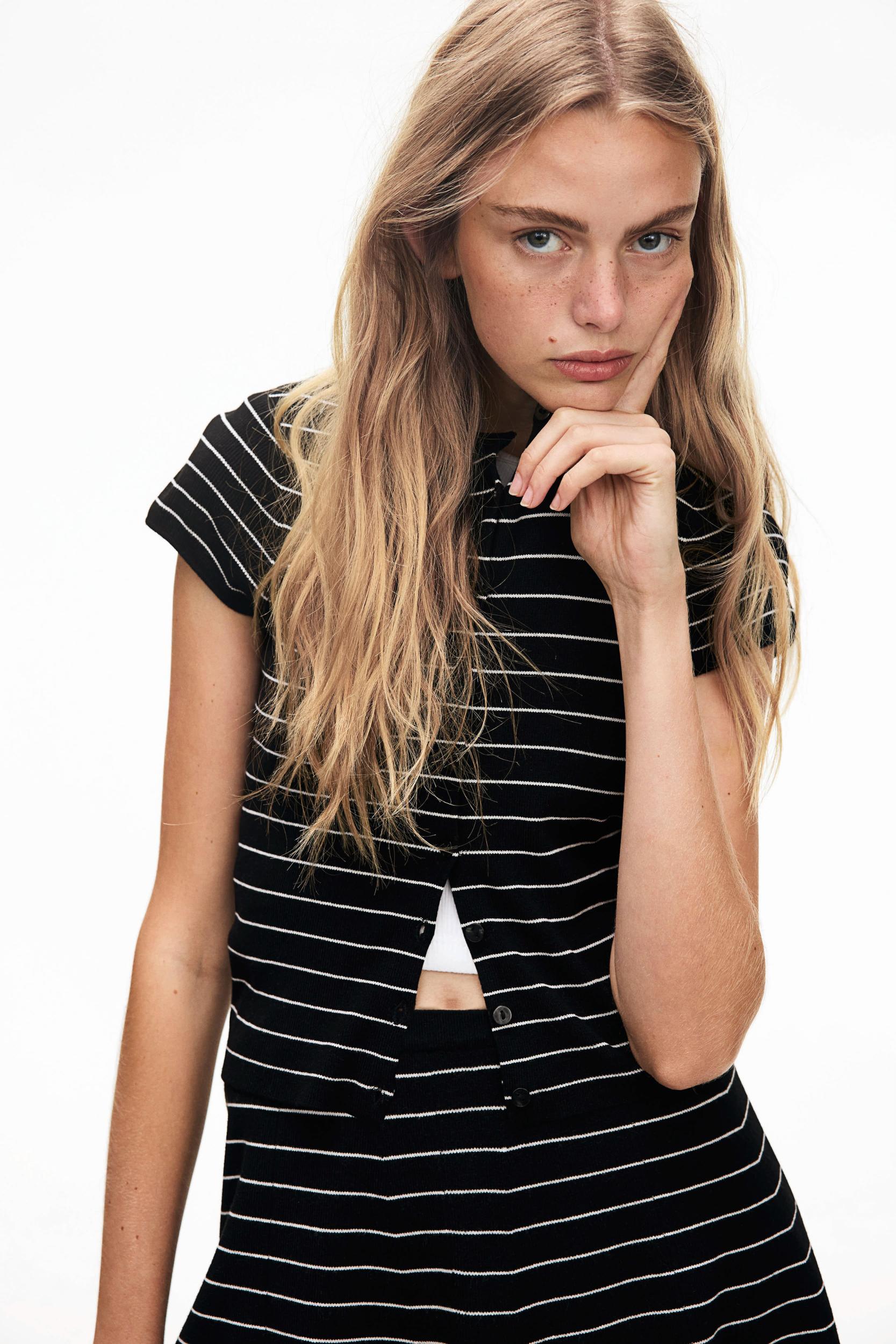 Short-Sleeved Fine-Knit Cardigan Product Image