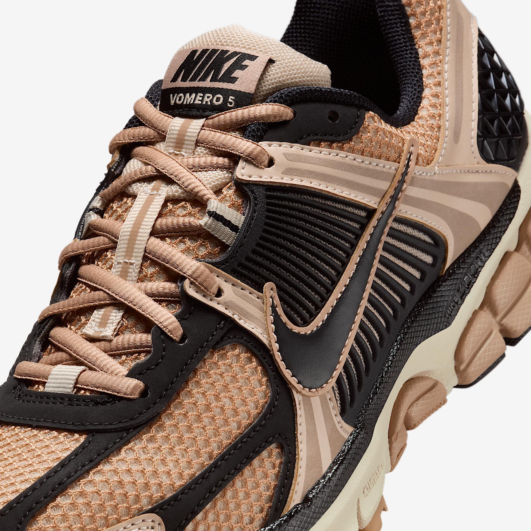 Nike Women's Zoom Vomero Shoes Product Image