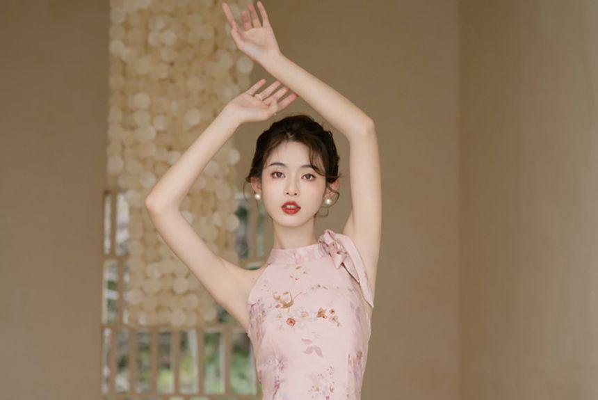 Sleeveless Halter Floral Midi Qipao / Light Jacket / Set Product Image