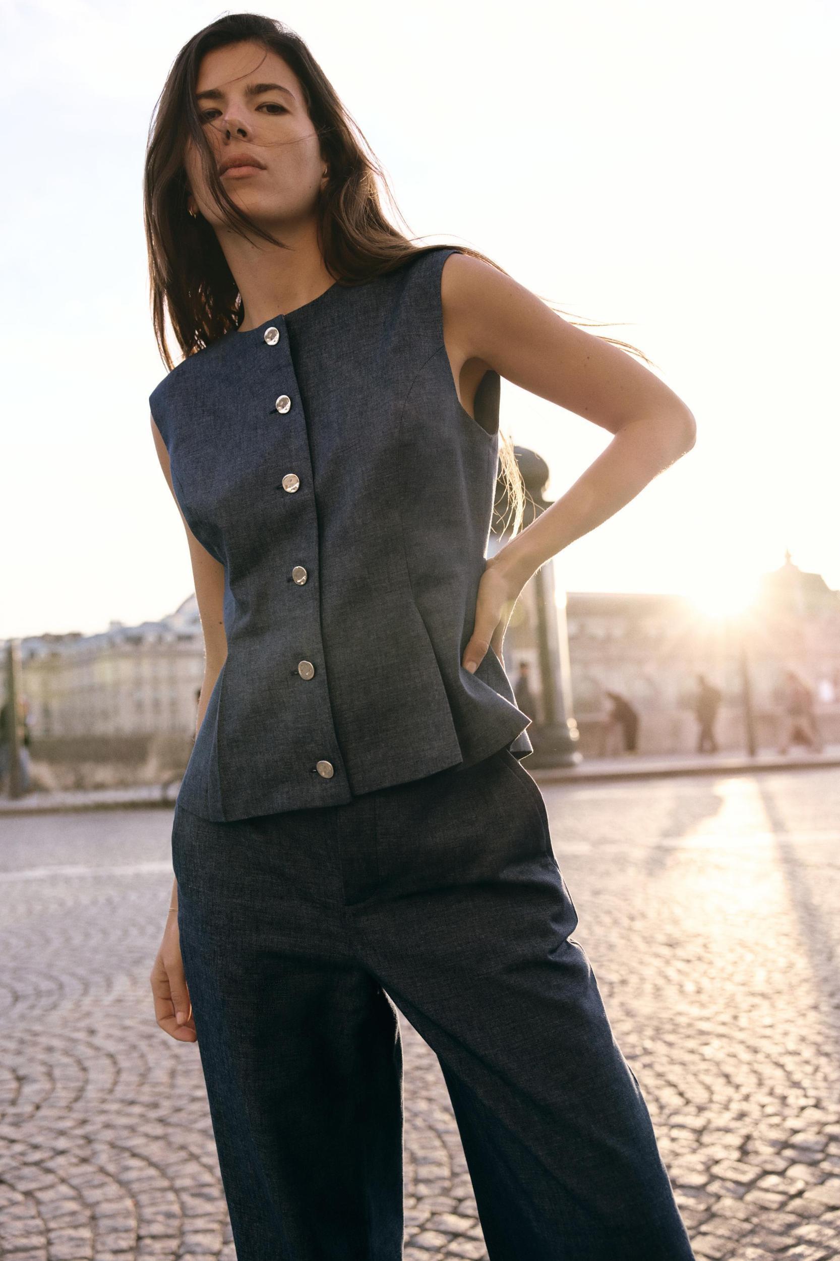 LINEN DART VEST Product Image